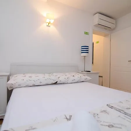 With A Parking Space Veli Losinj, Losinj - 21187 Apartment Veli Losinj